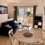 Charming 1 Bedroom Flat, Center With Pool And Car Park 아파트