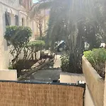 Charming 1 Bedroom Flat, Center With Pool And Car Park *