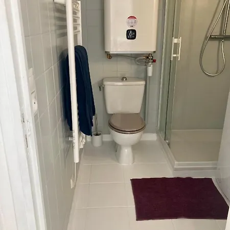 Charming 1 Bedroom Flat, Center With Pool And Car Park Appartement
