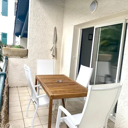 Appartement Charming 1 Bedroom Flat, Center With Pool And Car Park