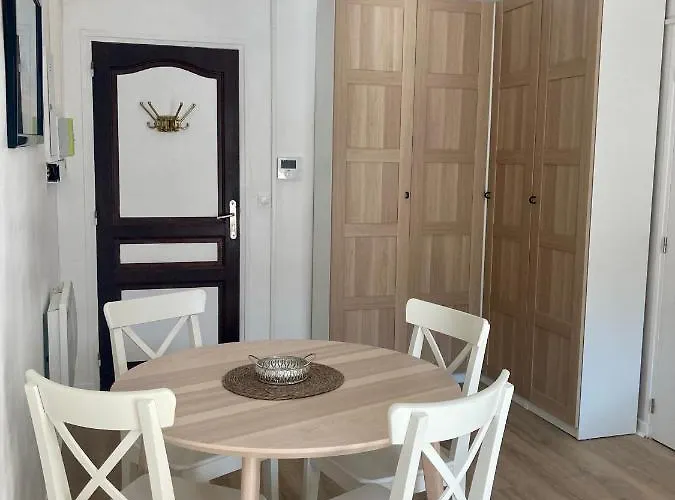 דירה Charming 1 Bedroom Flat, Center With Pool And Car Park ביאריץ