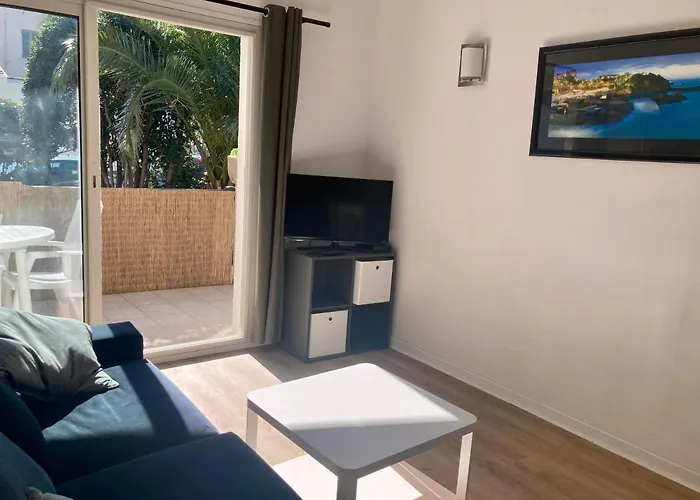 Charming 1 Bedroom Flat, Center With Pool And Car Park דירה *