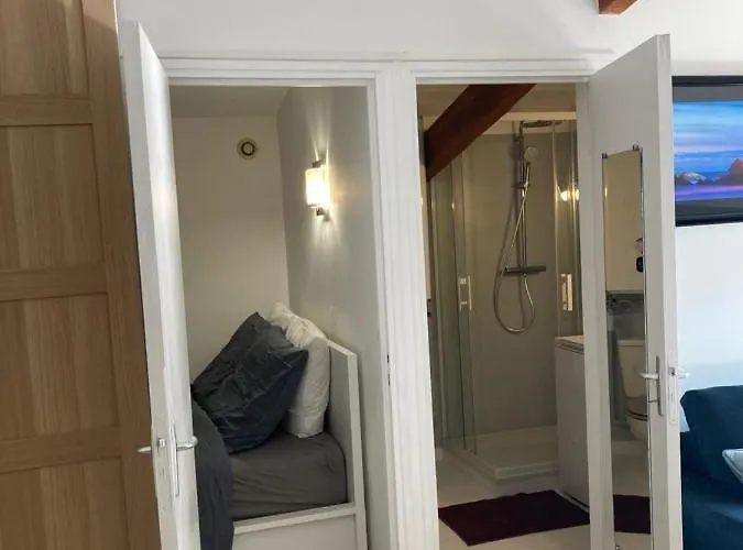 דירה Charming 1 Bedroom Flat, Center With Pool And Car Park