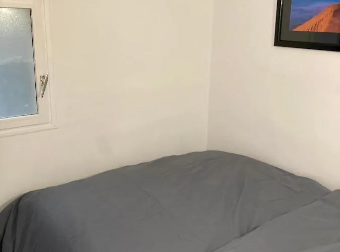 Charming 1 Bedroom Flat, Center With Pool And Car Park דירה
