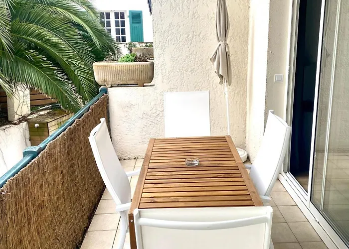 Charming 1 Bedroom Flat, Center With Pool And Car Park דירה *