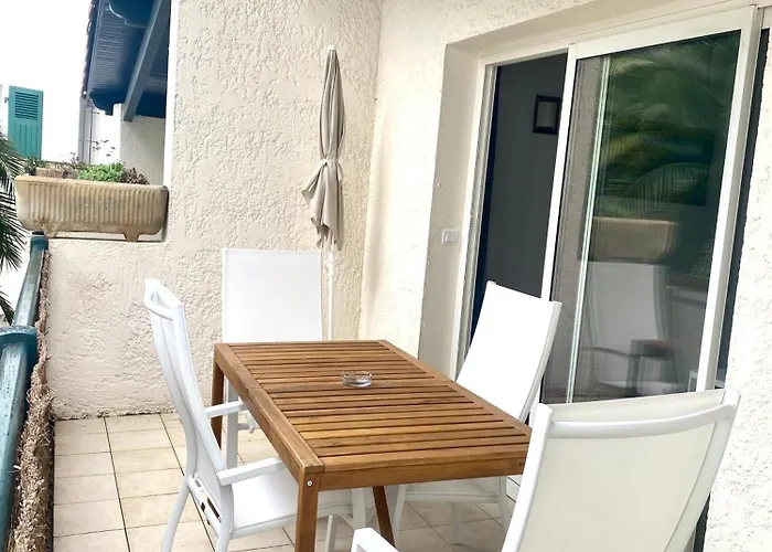 דירה Charming 1 Bedroom Flat, Center With Pool And Car Park