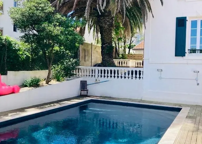 Charming 1 Bedroom Flat, Center With Pool And Car Park דירה