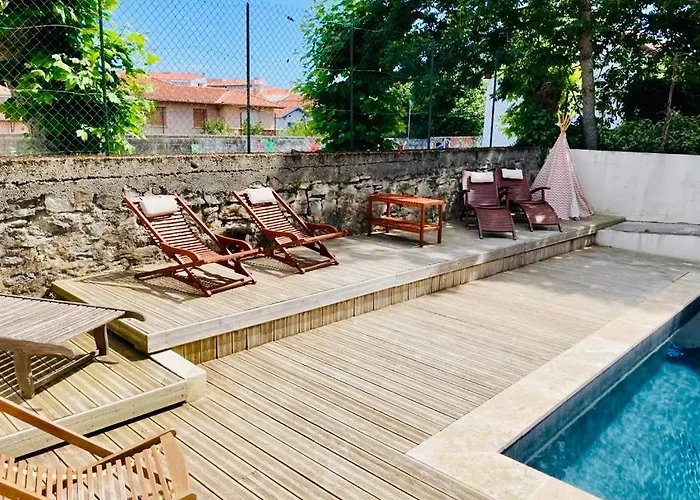 Charming 1 Bedroom Flat, Center With Pool And Car Park דירה *