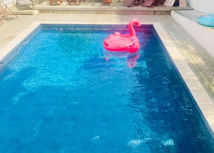 דירה Charming 1 Bedroom Flat, Center With Pool And Car Park