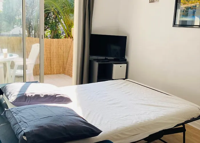 דירה Charming 1 Bedroom Flat, Center With Pool And Car Park *