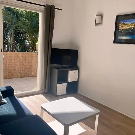 Charming 1 Bedroom Flat, Center With Pool And Car Park 아파트 *