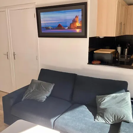 Apartment Charming 1 Bedroom Flat, Center With Pool And Car Park *