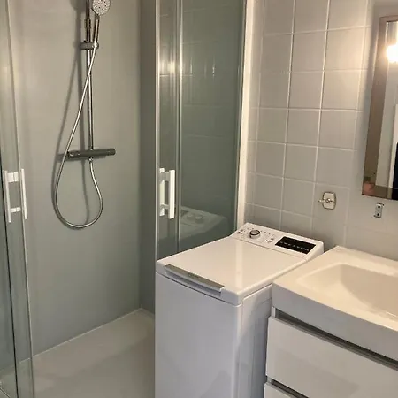 Charming 1 Bedroom Flat, Center With Pool And Car Park