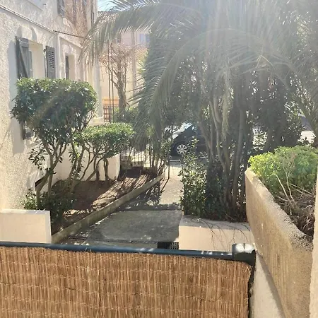 Charming 1 Bedroom Flat, Center With Pool And Car Park *