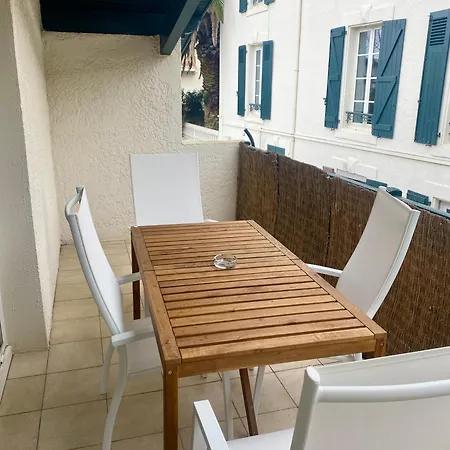 Charming 1 Bedroom Flat, Center With Pool And Car Park *